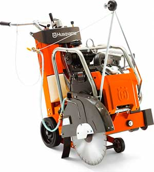 Резчик швов HUSQVARNA FS-524 в прокат в Чите. У нас лучшая цена за сутки! Возможность взять в аренду с выгодной скидкой до 40% при экспресс доставке 24/7. И помните, ночью стоимость еще дешевле на 30%! #арендапрокат #виброплита #выгодно